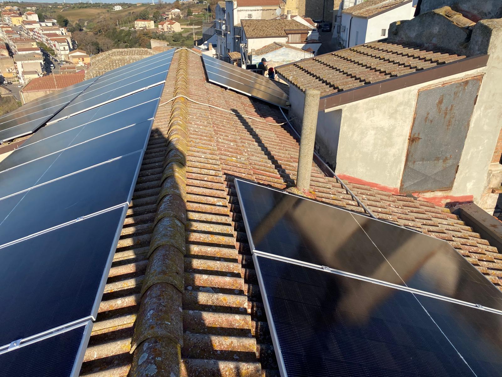 Impianto fotovoltaico con accumulo sull’ex sede comunale di Grottole da 15 kWp e 15 kWh