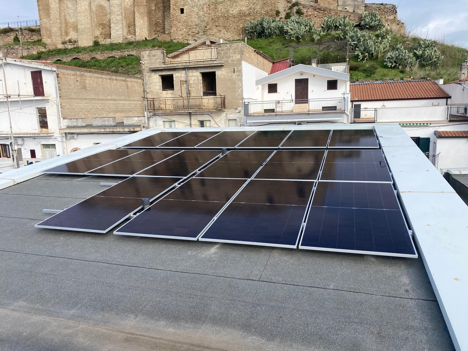 Dettaglio pannelli fotovoltaici sulla sede comunale di Grottole